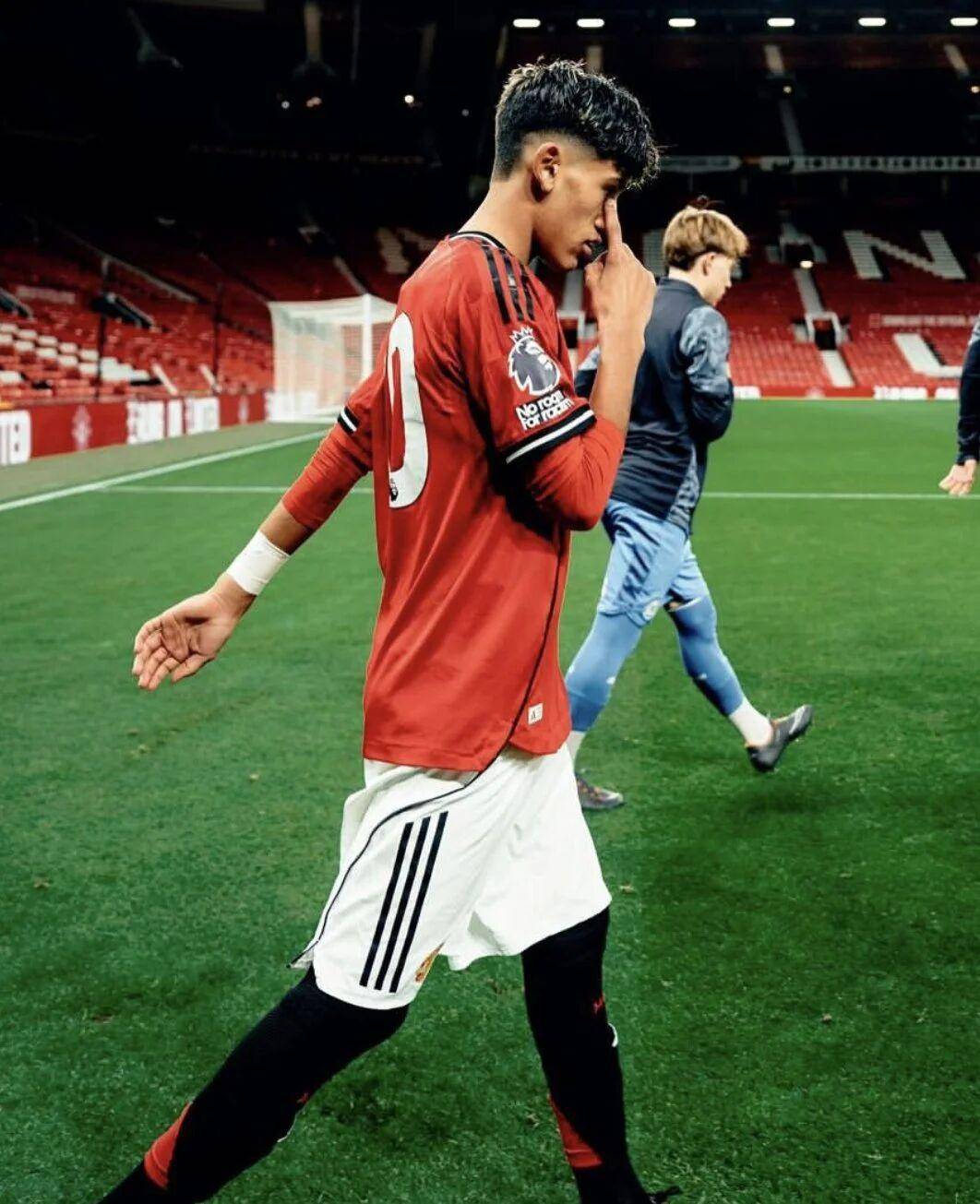 星空体育平台-西汉姆回应争议备战欧超杯亚特兰大临场应变备战足总杯，网友：梅西连续二十场比赛得分超过夺冠的简单介绍